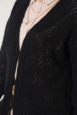  Püsküllü Siyah Hırka - Thumbnail