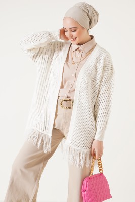  Püsküllü Ekru Hırka - Thumbnail