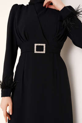 Kol Ucu Tüylü Kemerli Elbise Siyah - Thumbnail