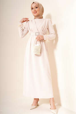 Pazarium - Kol Ucu Tüylü Kemerli Elbise Bej