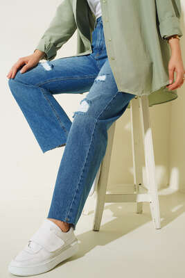 Yırtık Detaylı Paçası Kesik Kot Mavisi Pantolon - Thumbnail