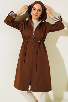 Bileği Çizgili Kapüşonlu Kahve Trençkot - Thumbnail