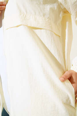 Fermuarlı Kapüşonlu Uzun Yağmurluk Ekru - Thumbnail