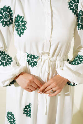 Çiçek Nakış İşlemeli Elbise Zümrüt Yeşil - Thumbnail