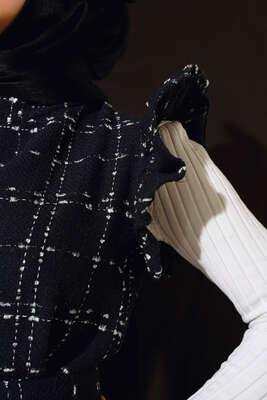 Omuzları Fırfırlı Jile Elbise Siyah - Thumbnail