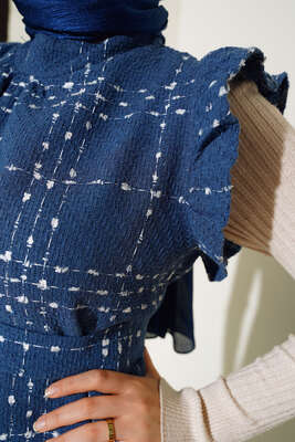 Omuzları Fırfırlı Jile Elbise İndigo - Thumbnail