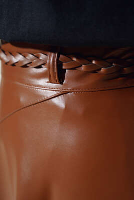 Baklava Desenli Kemerli Deri Etek Taba - Thumbnail