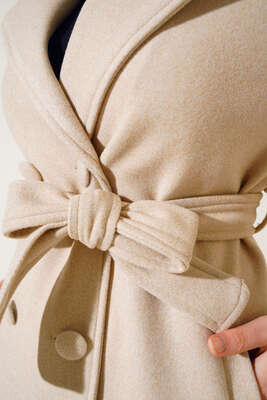 Yan Cepli Düğmeli Uzun Kaşe Kaban Bej - Thumbnail