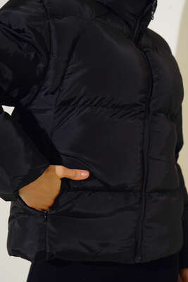 Dik Yaka Kısa Şişme Mont Siyah - Thumbnail