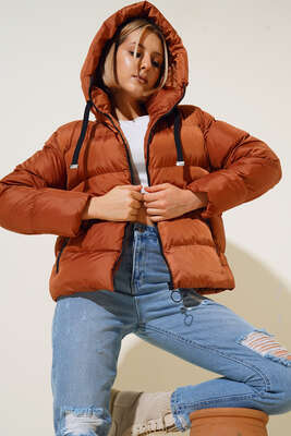 Kapüşonlu Kısa Şişme Mont Taba - Thumbnail