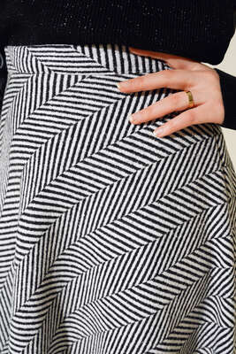 Çizgi Desen Kaşe Etek Siyah Çizgili - Thumbnail