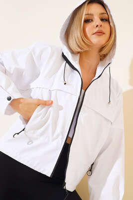 Kapüşonlu Beli Lastikli Yağmurluk Beyaz - Thumbnail