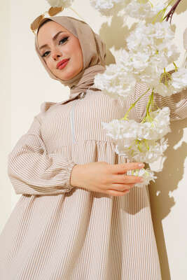 Yaka Fermuarlı Çizgili Gofre Elbise Bej - Thumbnail