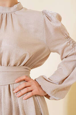 Kolu Büzgülü Elbise Bej - Thumbnail