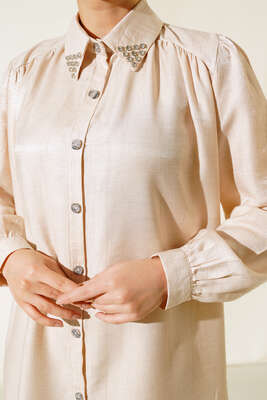 Yaka Taşlı Parlak Saten Gömlek Bej - Thumbnail