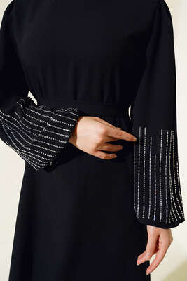 Kolu Taşlı Kuşaklı Elbise Siyah - Thumbnail