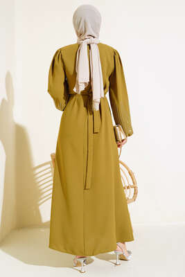 Kolu Taşlı Kuşaklı Elbise Yağ Yeşili - Thumbnail