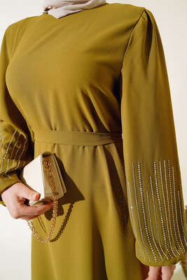 Kolu Taşlı Kuşaklı Elbise Yağ Yeşili - Thumbnail