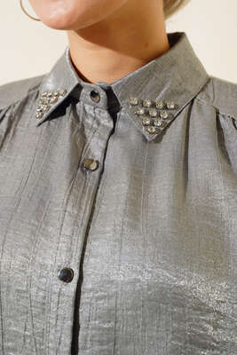 Yaka Taşlı Parlak Saten Gömlek Gri - Thumbnail