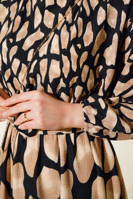 Desenli Kemerli Kırinkıl Elbise Bej - Thumbnail