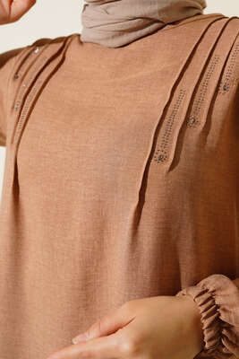 Omuz Pileli Taşlı Tunik Latte - Thumbnail