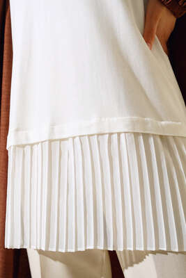 Etek Ucu Pileli Kolsuz İçlik Ekru - Thumbnail