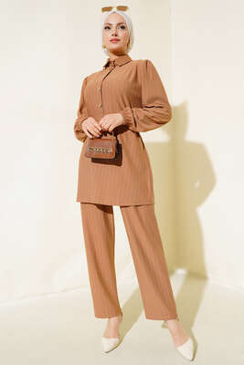 Pazarium - Yarım Düğmeli Çizgili İkili Takım Camel