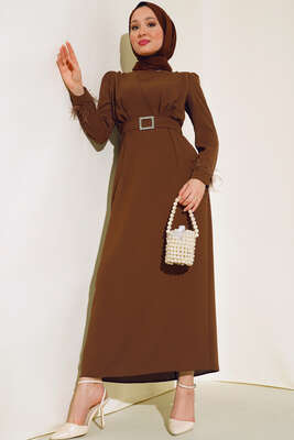 Pazarium - Kol Ucu Tüylü Kemerli Elbise Tarçın