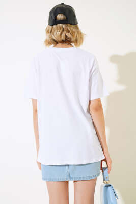 Baskılı Yan Yırtmaçlı T-shirt Beyaz - Thumbnail