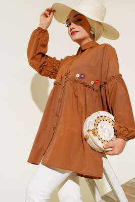 Pileli Çiçek Nakışlı Gömlek Taba - Thumbnail