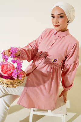 Pazarium - Pileli Çiçek Nakışlı Gömlek Pudra