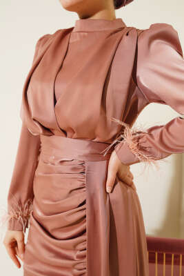 Piliseli Tüylü Manşet Elbise Pudra - Thumbnail