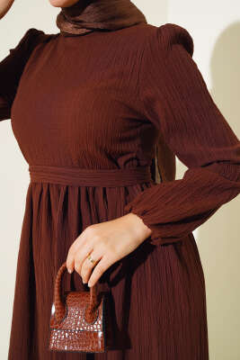 Bel Kuşaklı Kat Kat Bürümcük Elbise Kahve - Thumbnail