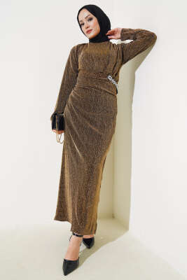 Pazarium - Taş Aksesuarlı Simli Elbise Camel