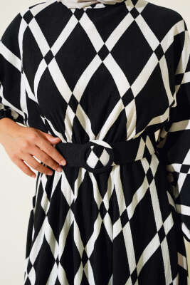 Desenli Yarasa Kol Kemerli Elbise Siyah - Thumbnail