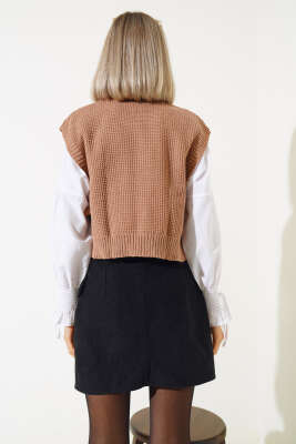 Kalp Nakışlı Triko Kısa Süveter Büsküvi - Thumbnail