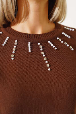 Yakası İncili Taşlı Triko Crop Kazak Kahve - Thumbnail