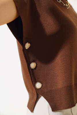 Yanları Düğmeli Yaka Fırfırlı Triko Süveter Kahve - Thumbnail