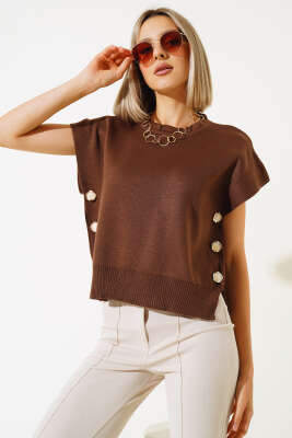 Yanları Düğmeli Yaka Fırfırlı Triko Süveter Kahve - Thumbnail