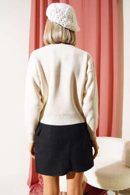 Yakası İncili Taşlı Triko Crop Kazak Bej - Thumbnail