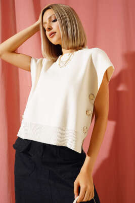 Yanları Düğmeli Yaka Fırfırlı Triko Süveter Bej - Thumbnail