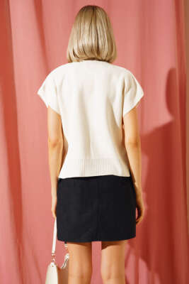 Yanları Düğmeli Yaka Fırfırlı Triko Süveter Bej - Thumbnail