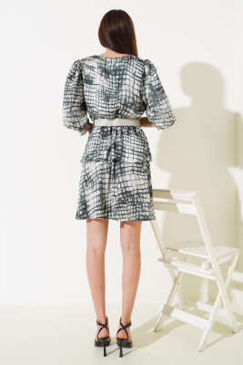 V Yaka Saten Midi Elbise Yeşil - Thumbnail