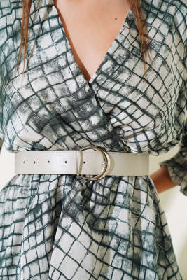 V Yaka Saten Midi Elbise Yeşil - Thumbnail