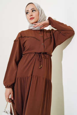 Önü Yarım Düğmeli Kat Kat Elbise Kahve - Thumbnail