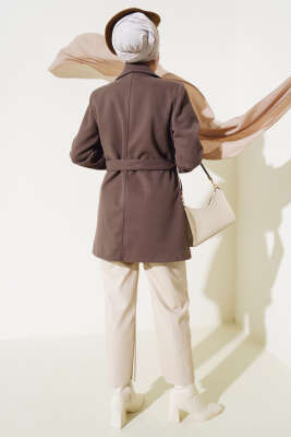 Kruvaze Yaka Kuşaklı Kısa Kaşe Kaban Sütlü Kahve - Thumbnail