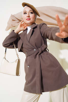 Kruvaze Yaka Kuşaklı Kısa Kaşe Kaban Sütlü Kahve - Thumbnail