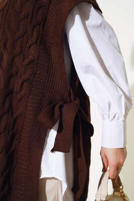 Saç Örgü Yan Bağlamalı Triko Süveter Kahve - Thumbnail