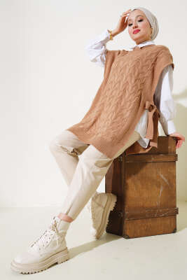 Saç Örgü Yan Bağlamalı Triko Süveter Büsküvi - Thumbnail