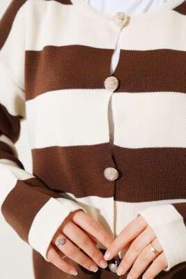 Kalın Çizgili Düğmeli Kısa Triko Hırka Bej - Thumbnail